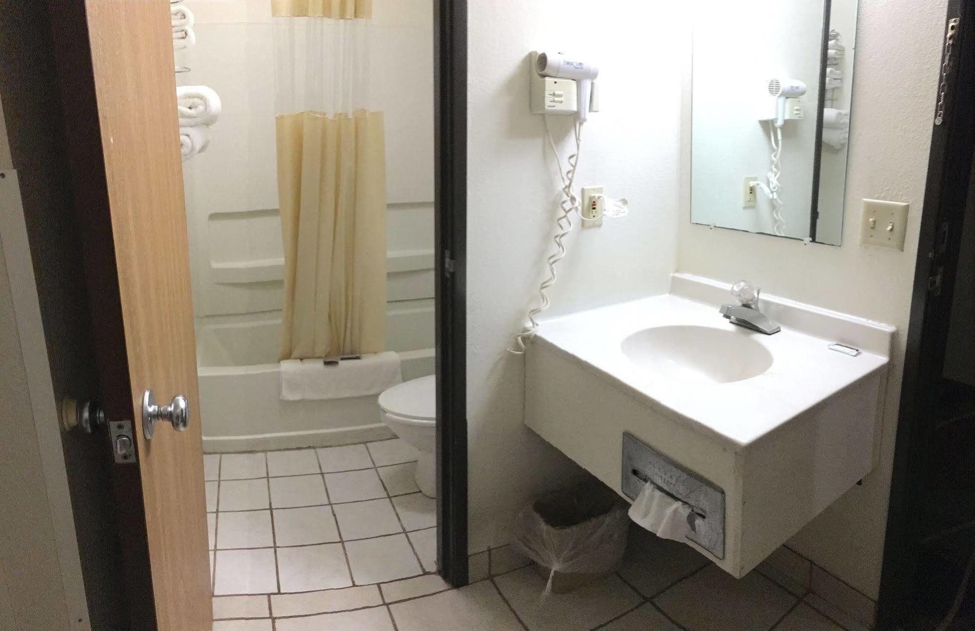 Anderson Chesterfield Travel Inn Daleville Экстерьер фото